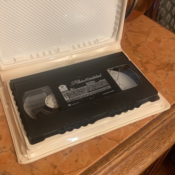 Disney's Alice in Wonderland VHS - Picture 7 of 7